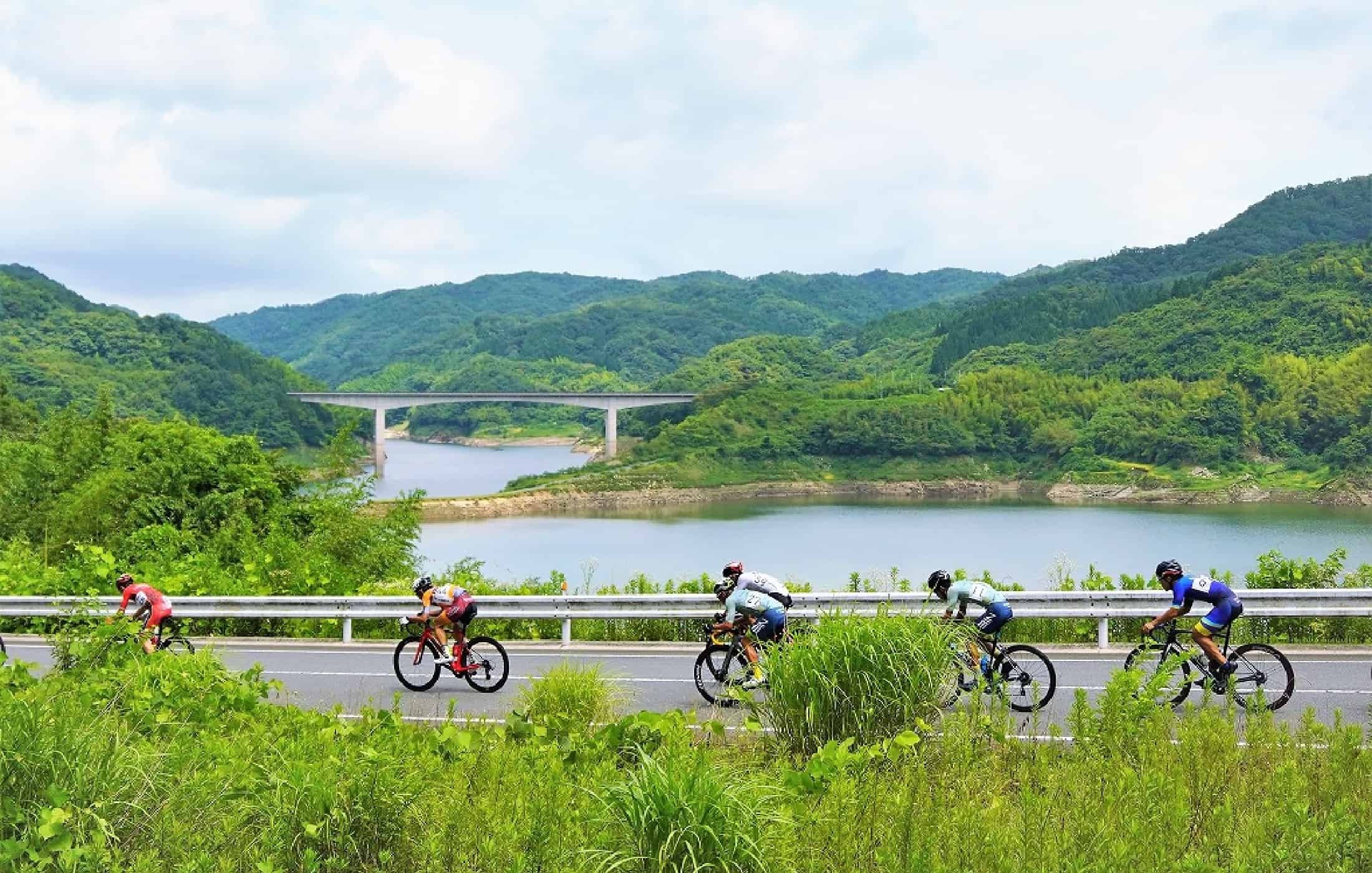 さくらおろち湖サイクルロードレースの様子